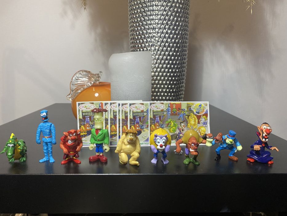 Отель монстров киндер