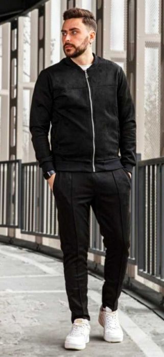 Мужской спортивный костюм замшевый черный на молнии. Демисезон.