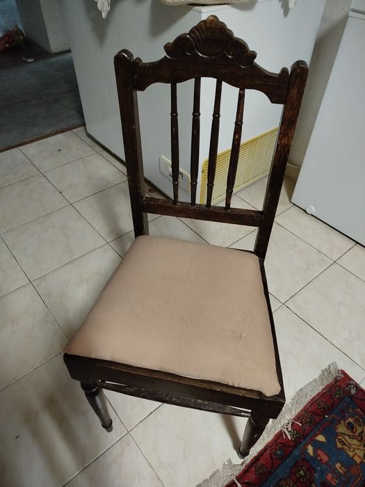 Cadeiras para mesa de refeiçẽs em madeira maciça