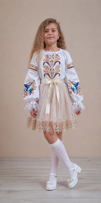 Вишиванка для дівчинки, вишиті костюми 2,3,4,5,6,7,8,9,10,11,12 років