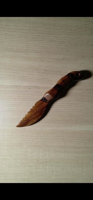 Faca de madeira (artesanal)