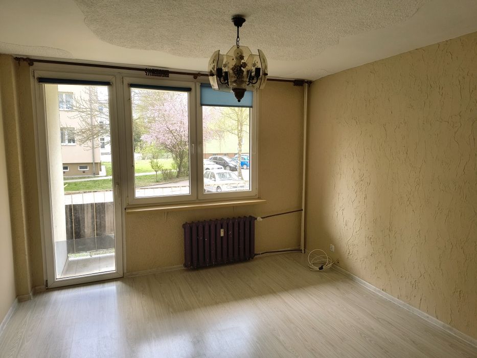 Sprzedam trzypokojowe mieszkanie.