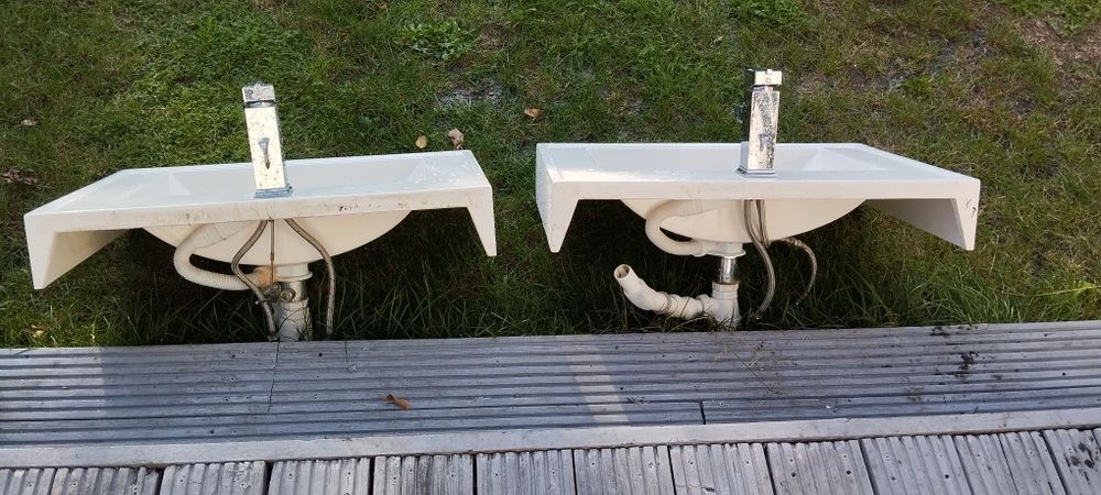 Umywalka szt 2 z kranem i syfonem