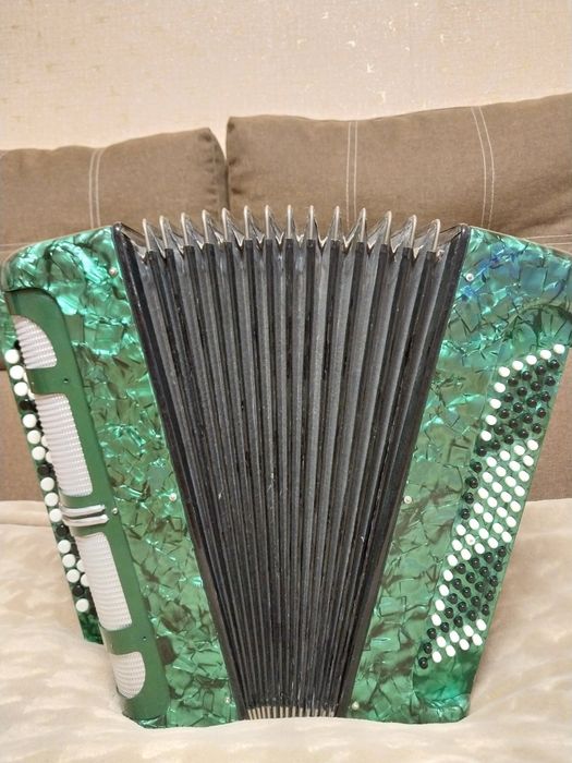 Продам баян Москва