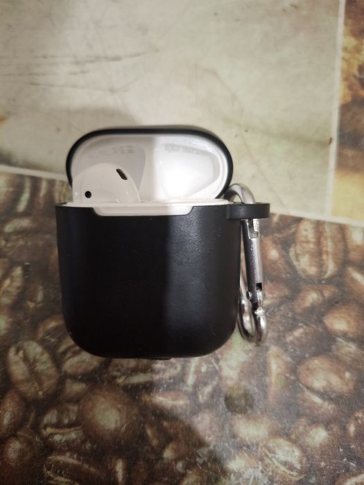 Apple AirPods 2 продам.