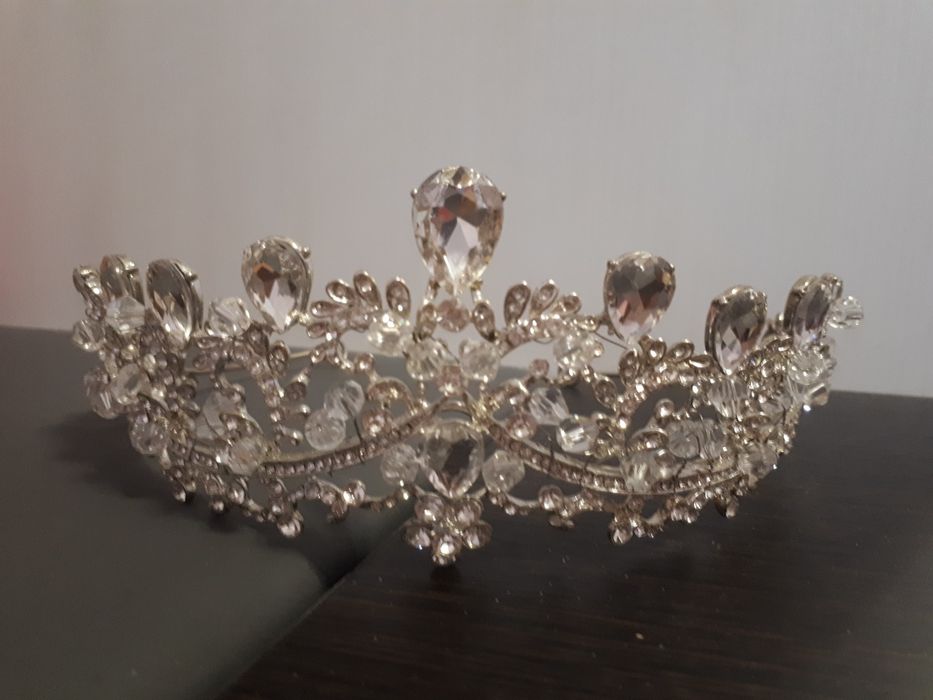 Диадема шикарная