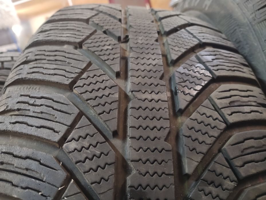 Opony 215/60R17 zimowe Semperit komplet.
