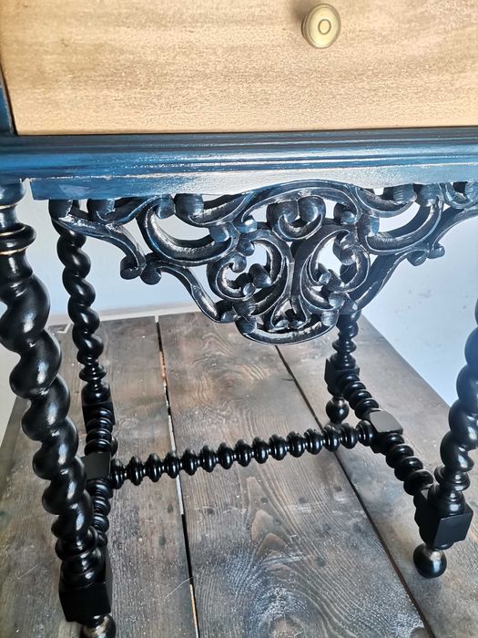 Mesa de apoio ou de cabeceira, recuperada, reciclada e reconstruída