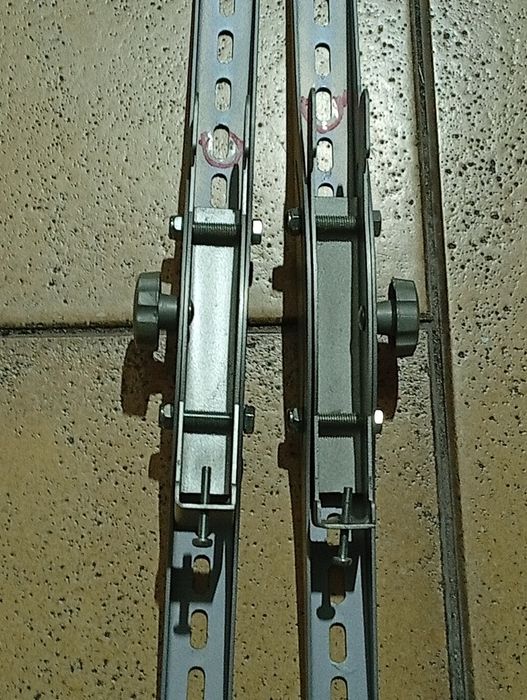 Par de Acessórios em Ferros para mobiliário de casa