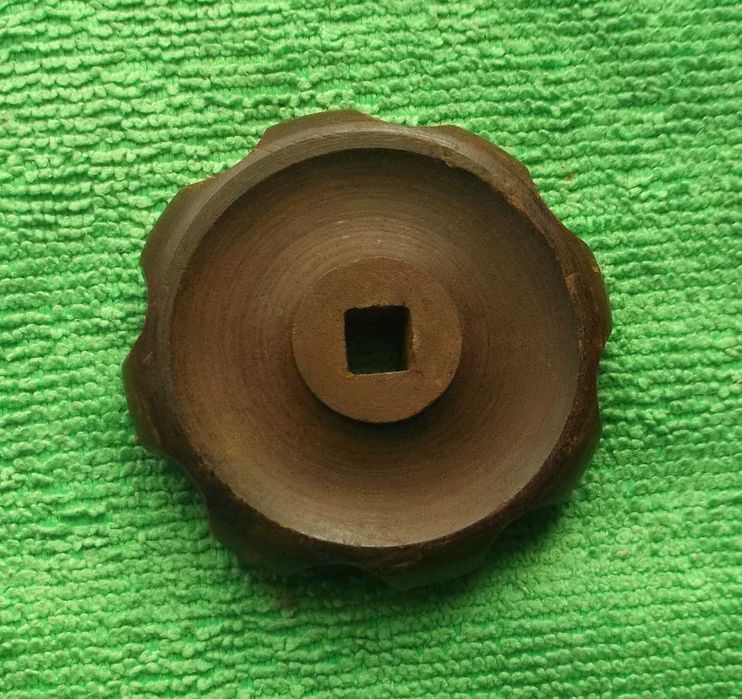 Stare pokrętło do grzejników. Ebonit. PRL