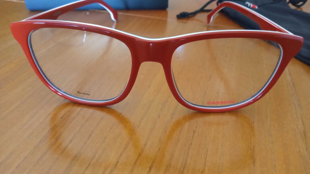 óculos- armação marca Carrera