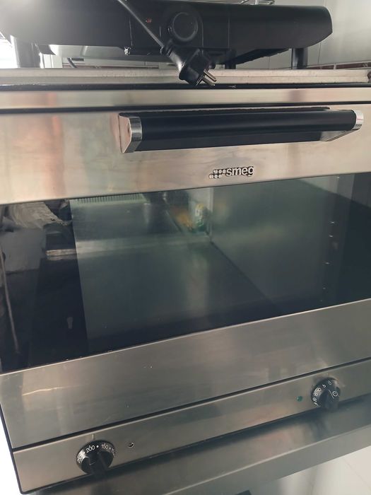 Forno usado, mas em bom estado.