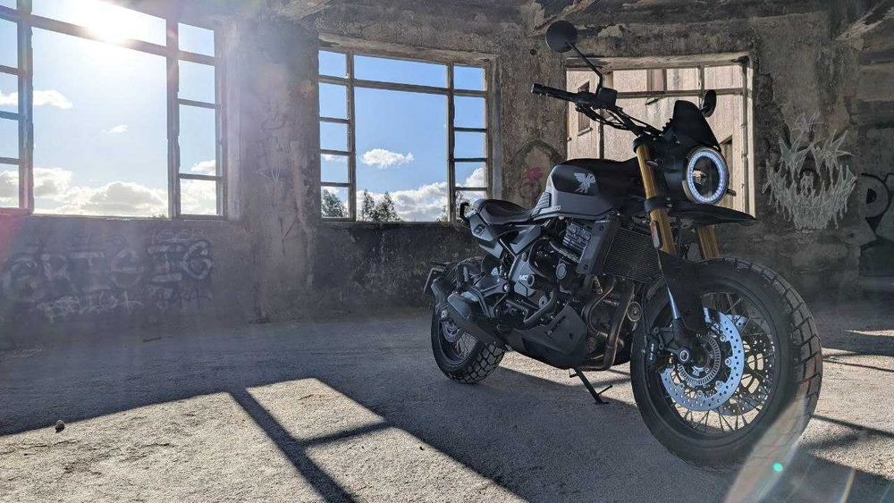 Moto Morini Seiemmezzo SCR 650 - 2024 - 6.550 km - c/ Garantia oficial