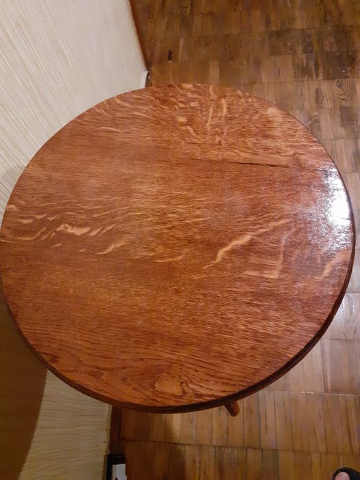 Дерев'яний столик