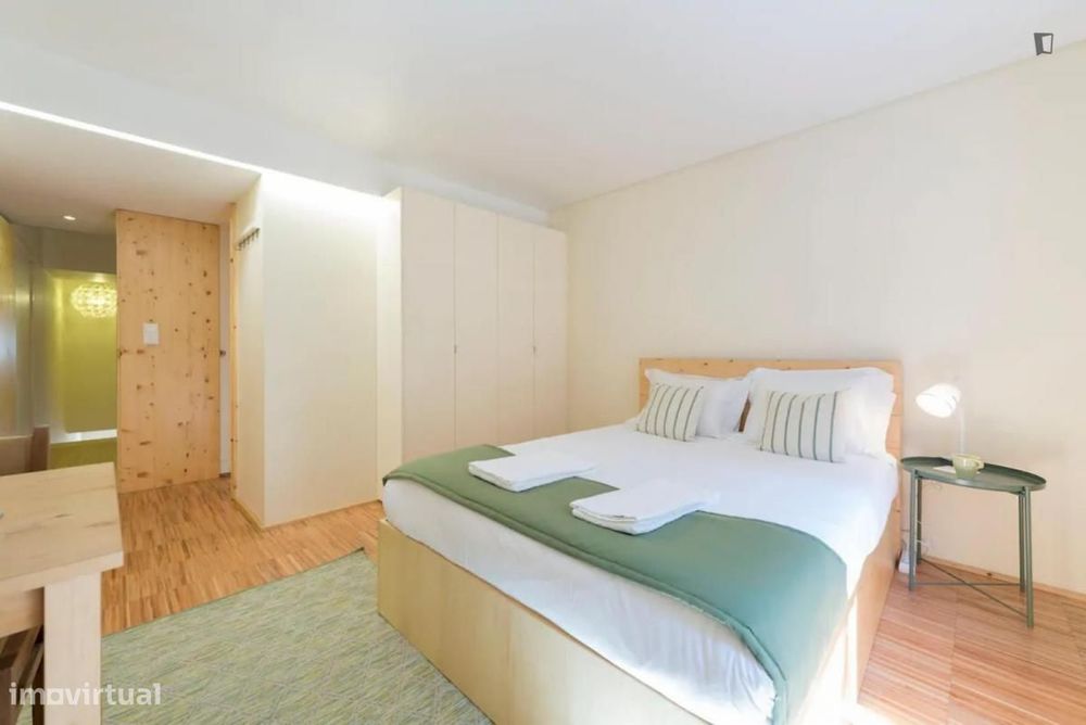 Quarto - localizado em Santo Ildefonso Porto
