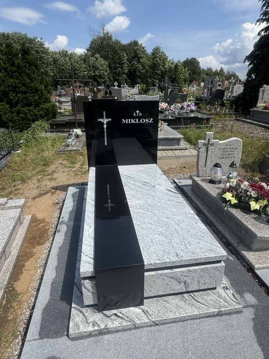 Pomniki/Parapety/Grobowce