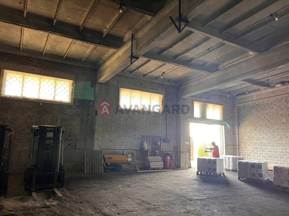 Продається виробничо-складська будівля з залізничною колією!