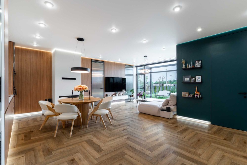 Крайній будинок черги! З оздобленням, ділянкою, меблями та технікою!