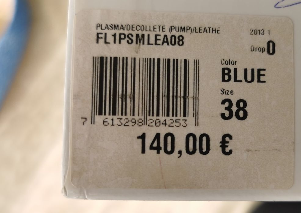 Skórzane szpilki Niebieskie Guess 38