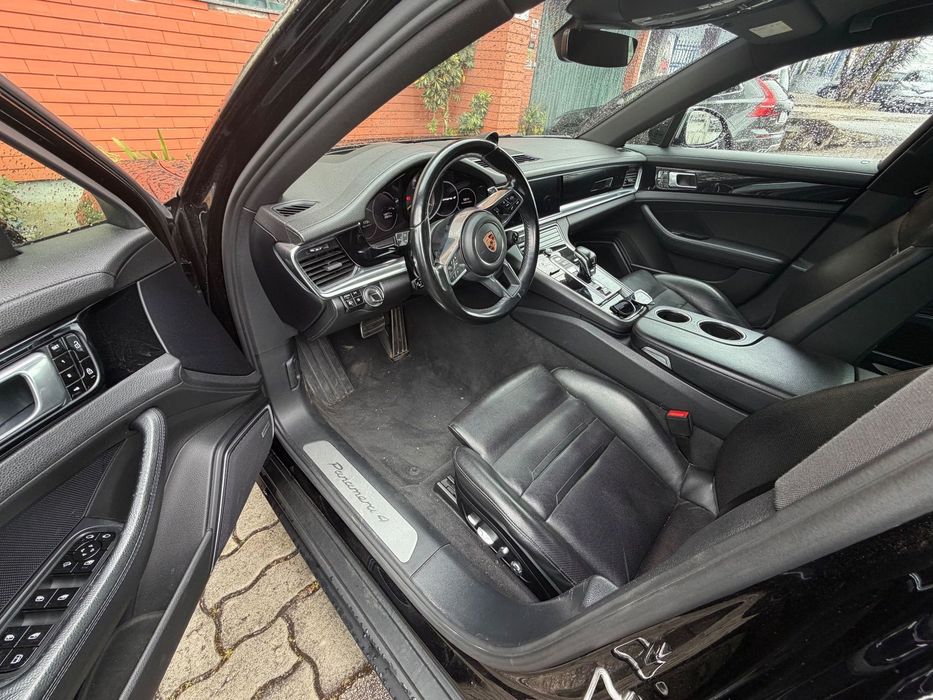 Porsche Panamera Sport Turismo 4 E-Hybrid