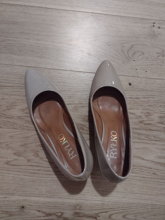 Ryłko buty beżowe skóra lakierowana 39, 8cm 1zl InPost teraz!obcas