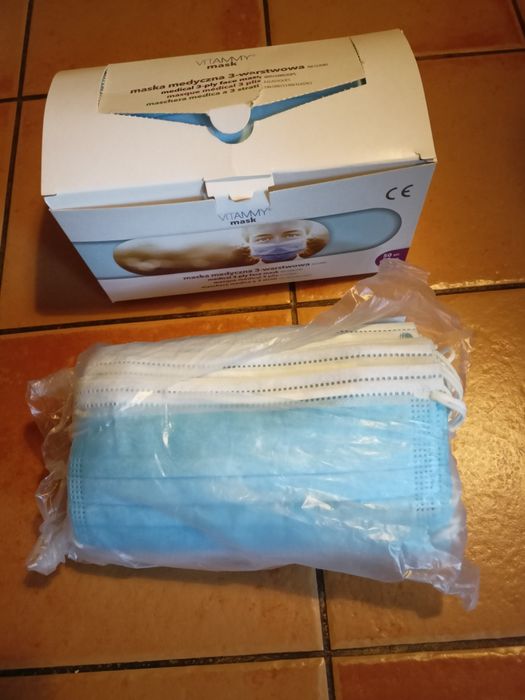 Maseczki 3 warstwowe ponad 100 sztuk , uszkodzone opakowanie