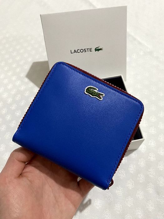Теннис лимит. Кошелек LACOSTE Holiday Crocodile Badge Zip Wallet - marina