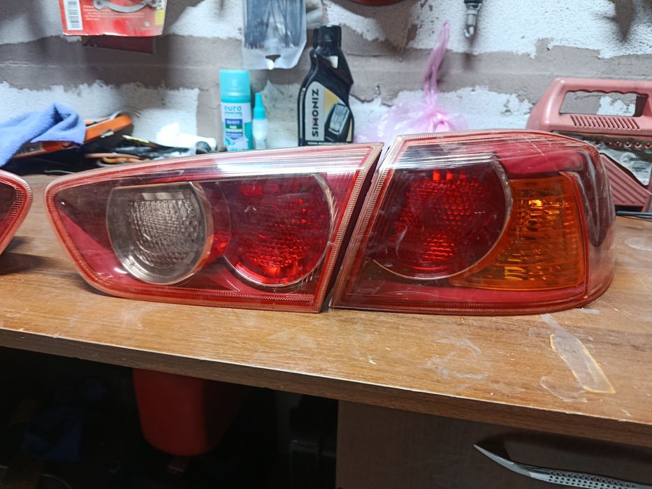 Зандние фанари Ланцер 10