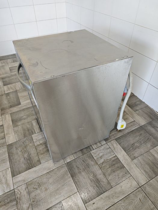 Професійна посудомийна машина Miele G8066