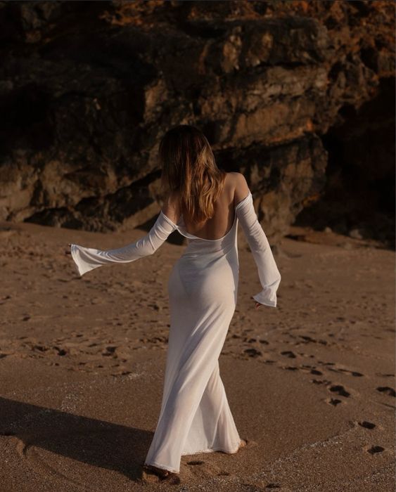 Сукня пляжна біла довга з відкритою спиною