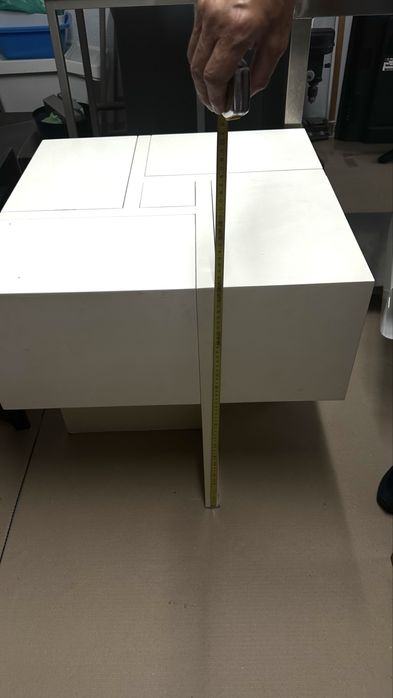 Mesa de apoio lacada