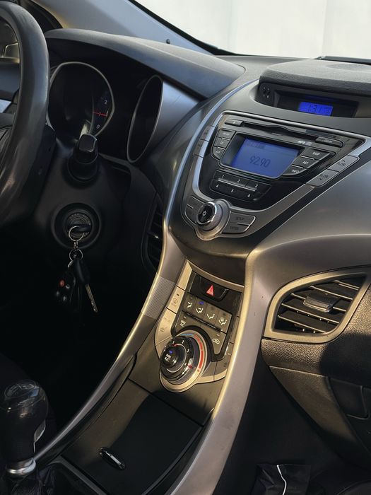 Hyundai Elantra 2013 газ/бензин