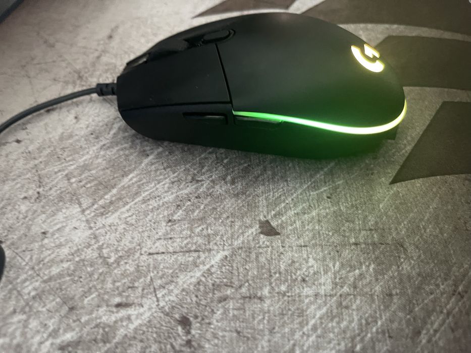 Monitor + teclado + rato