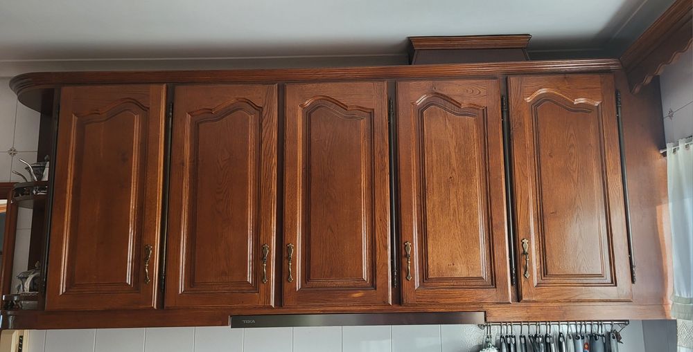 Móveis de cozinha em madeira maciça