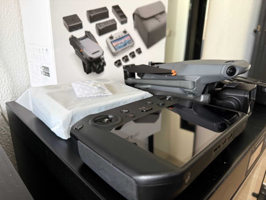 DJI Mavic 3 Pro Fly More Combo + DJI RC Pro | Como novo!