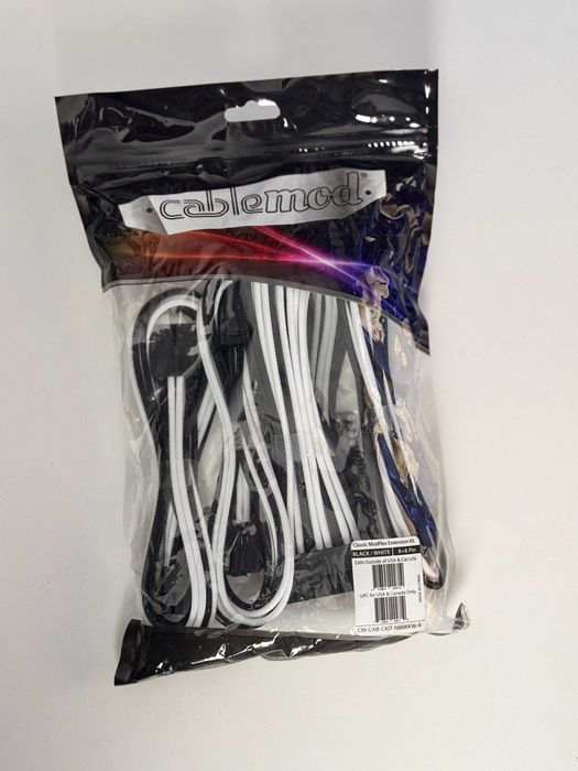 Zestaw przedłużaczy CableMod Classic ModMesh 8+8 Series - black/white