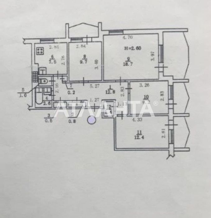 Трехкомнатная квартира с большой кухней студией