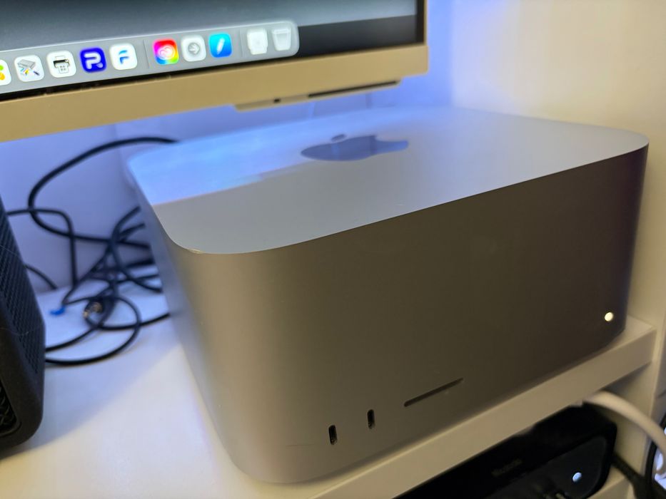 Mac Studio M2 Max 32GB RAM 512 SSD 12CPU 30GPU + monitor Samsung M8 + Klawiatura Apple + Myszka Apple