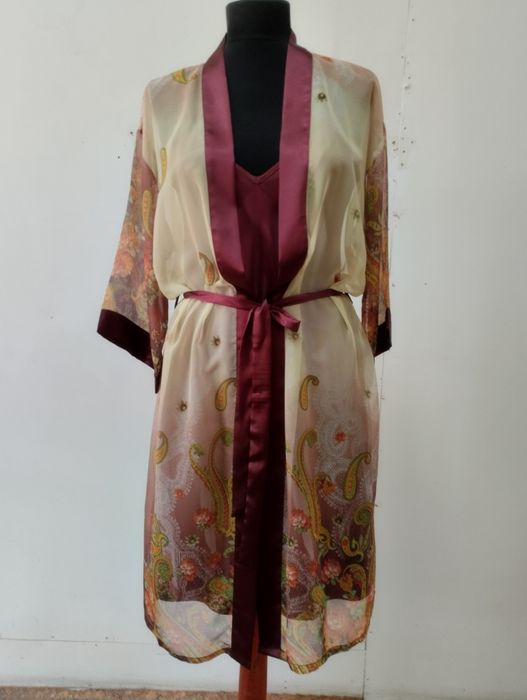 Продам комплект нічнушка з халатом.