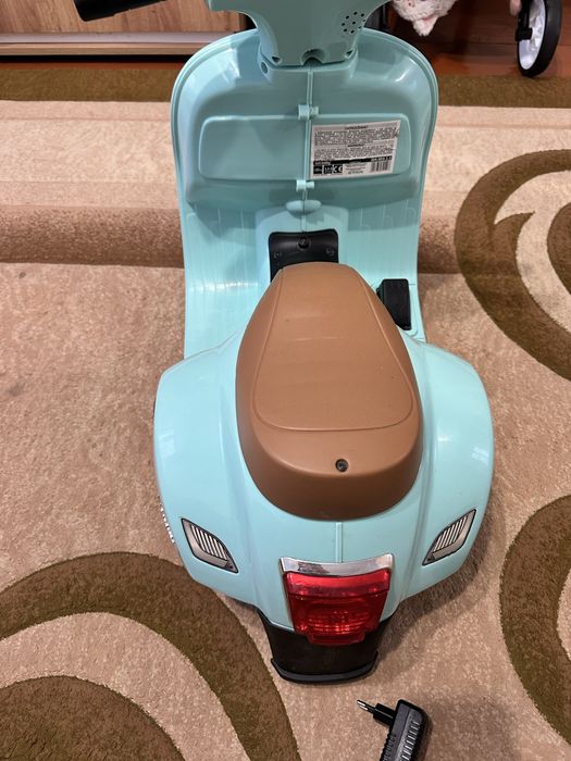 Скутер дитячий Vespa в чудовому стані