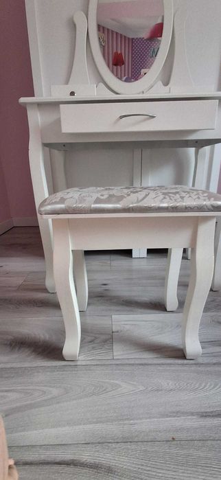 Toaletka biała z lustrem + taboret
