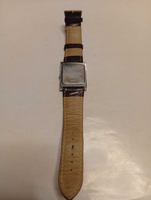 Продам часи Gucci 83011М кварцевые.