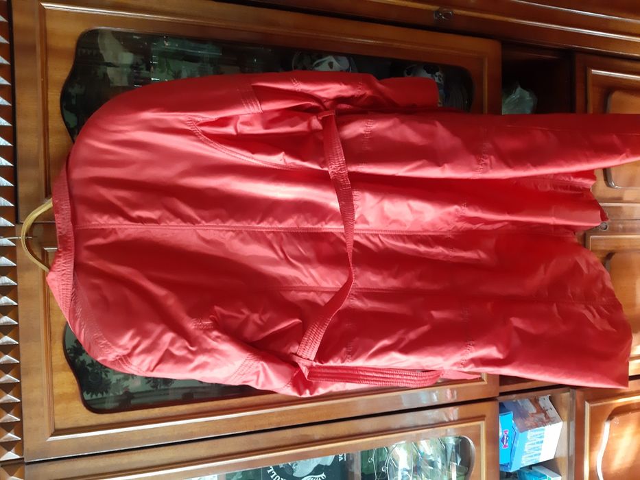 Плащ красный