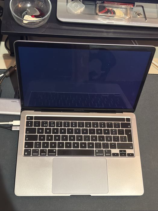 Macbook Pro M1, 16 gb RAM, 256gb SSD - APENAS COM ECRA EXTERNO