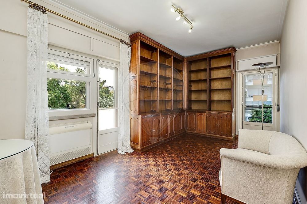 Apartamento T4 para arrendamento