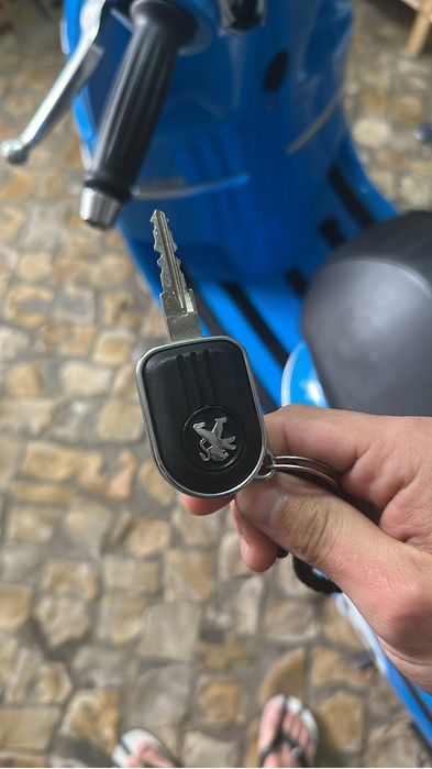 Moto semi nova cheirando a novo