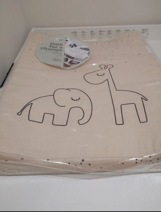 Muda fraldas rosa Done by deer