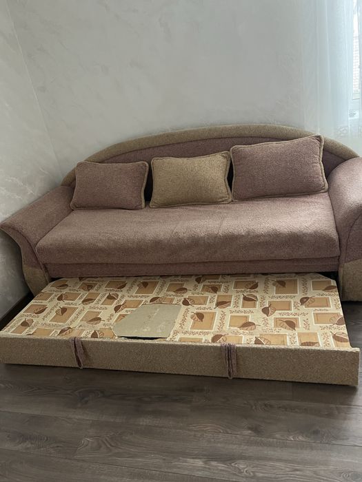 Диван умвітальню