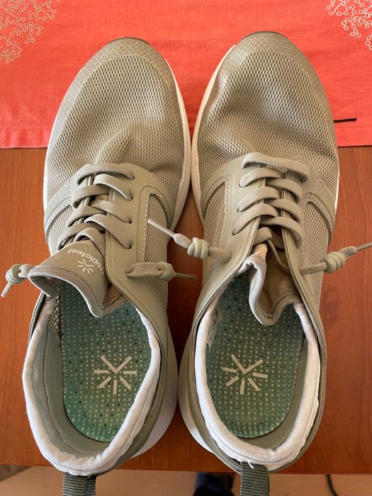 Tenis 42 à prova de água da Tropic Feel - semi novos