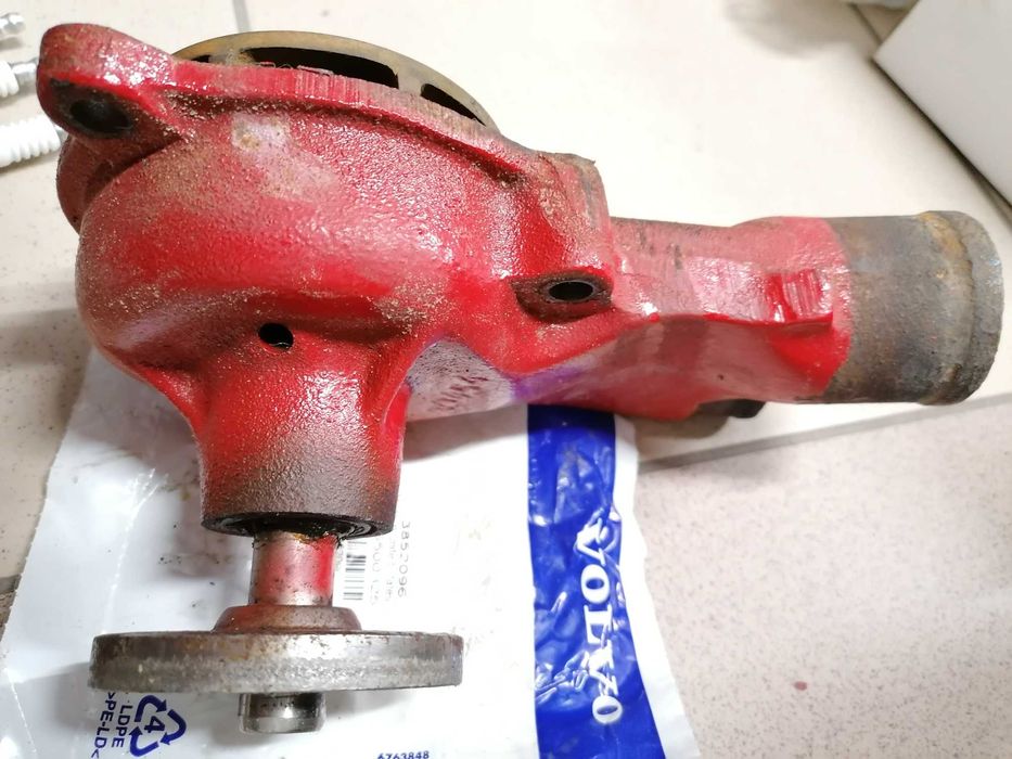 Pompa wody Volvo penta 3.0 plus świece